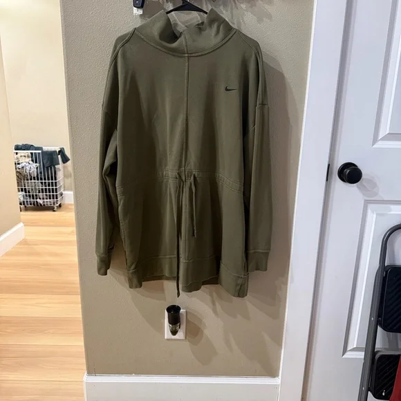 Nike Women Black Dri-FIT Get Fit Pullover Training Top - Picture 3 of 6